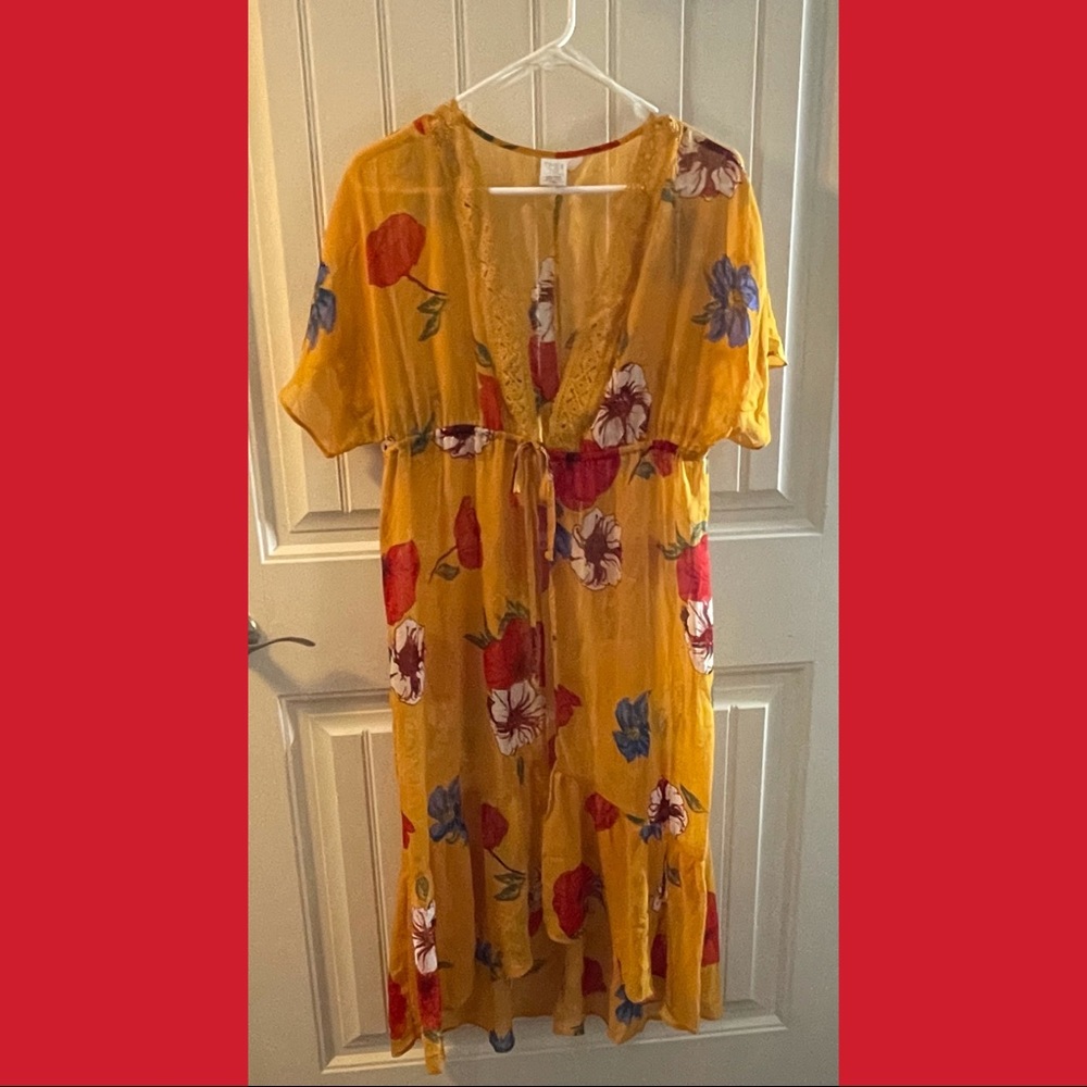 Lovely One Size Sheer Yellow Floral High Low Duster w/ Adjustable Tie 💛🌺